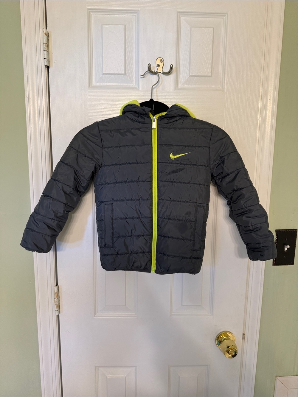 Nike Kids Gray Puffer Jacket size 4/5